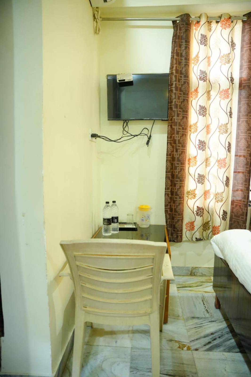 Hotel Sachidanand Ширді Екстер'єр фото