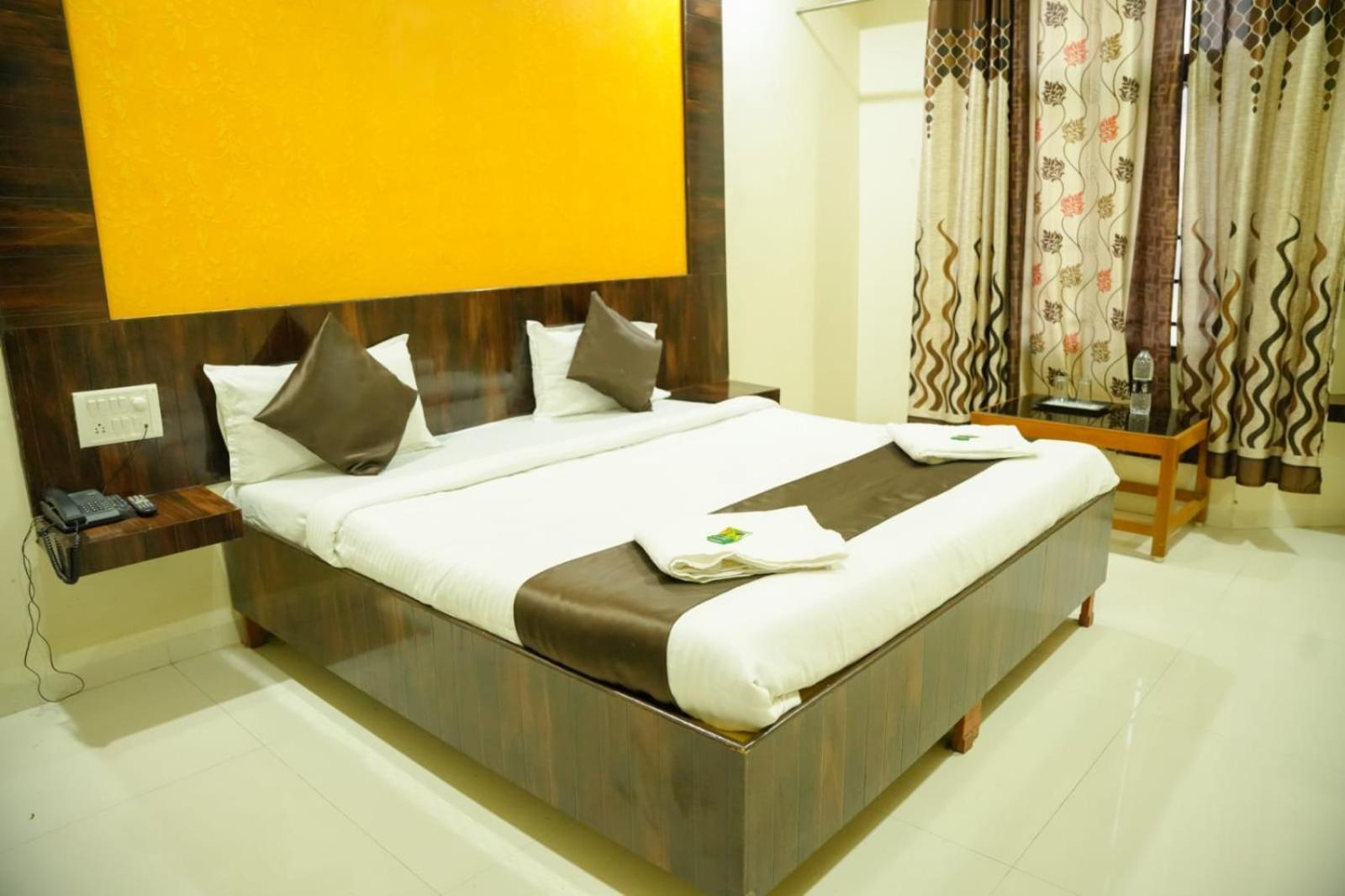 Hotel Sachidanand Ширді Екстер'єр фото