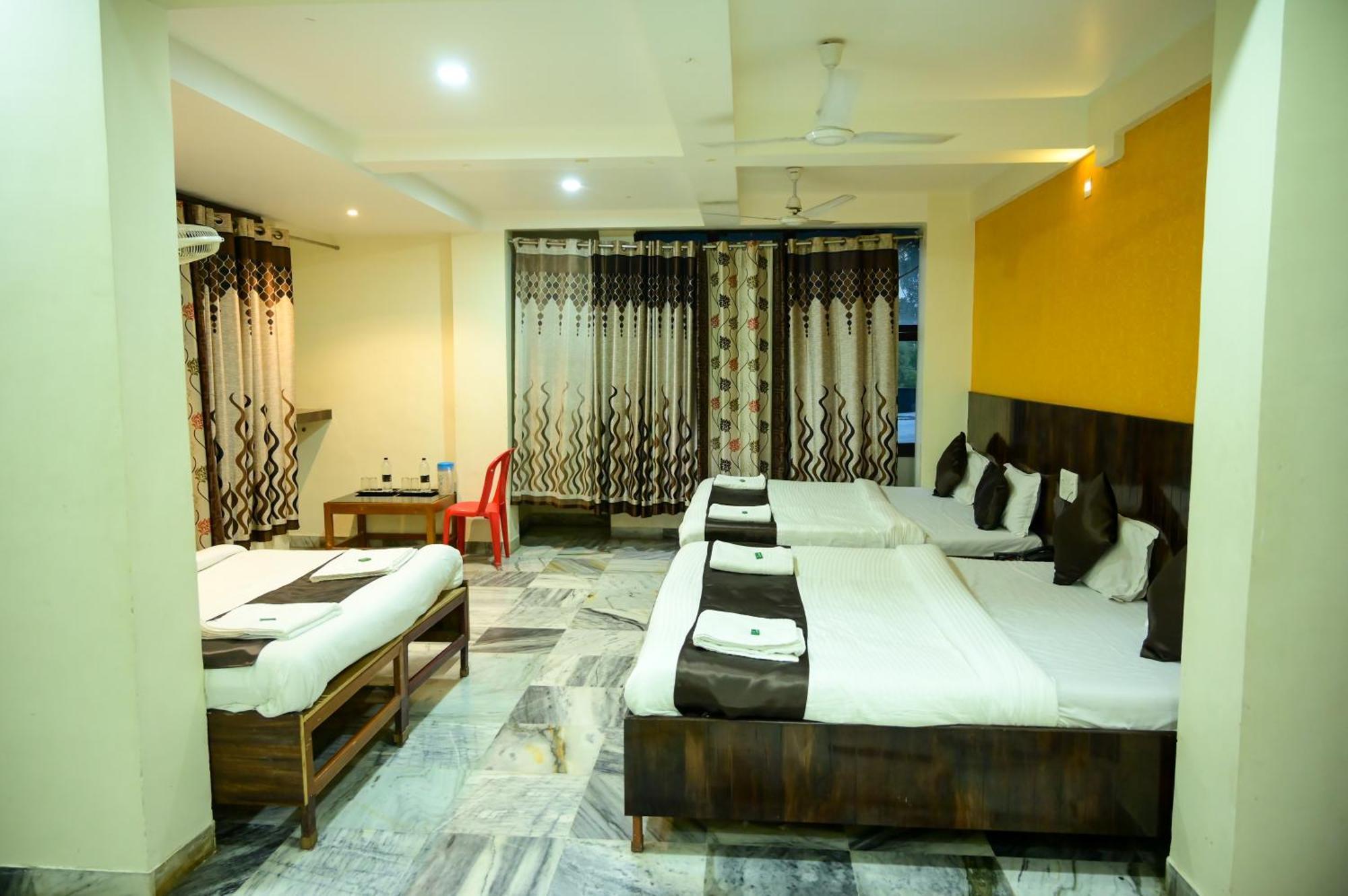 Hotel Sachidanand Ширді Екстер'єр фото