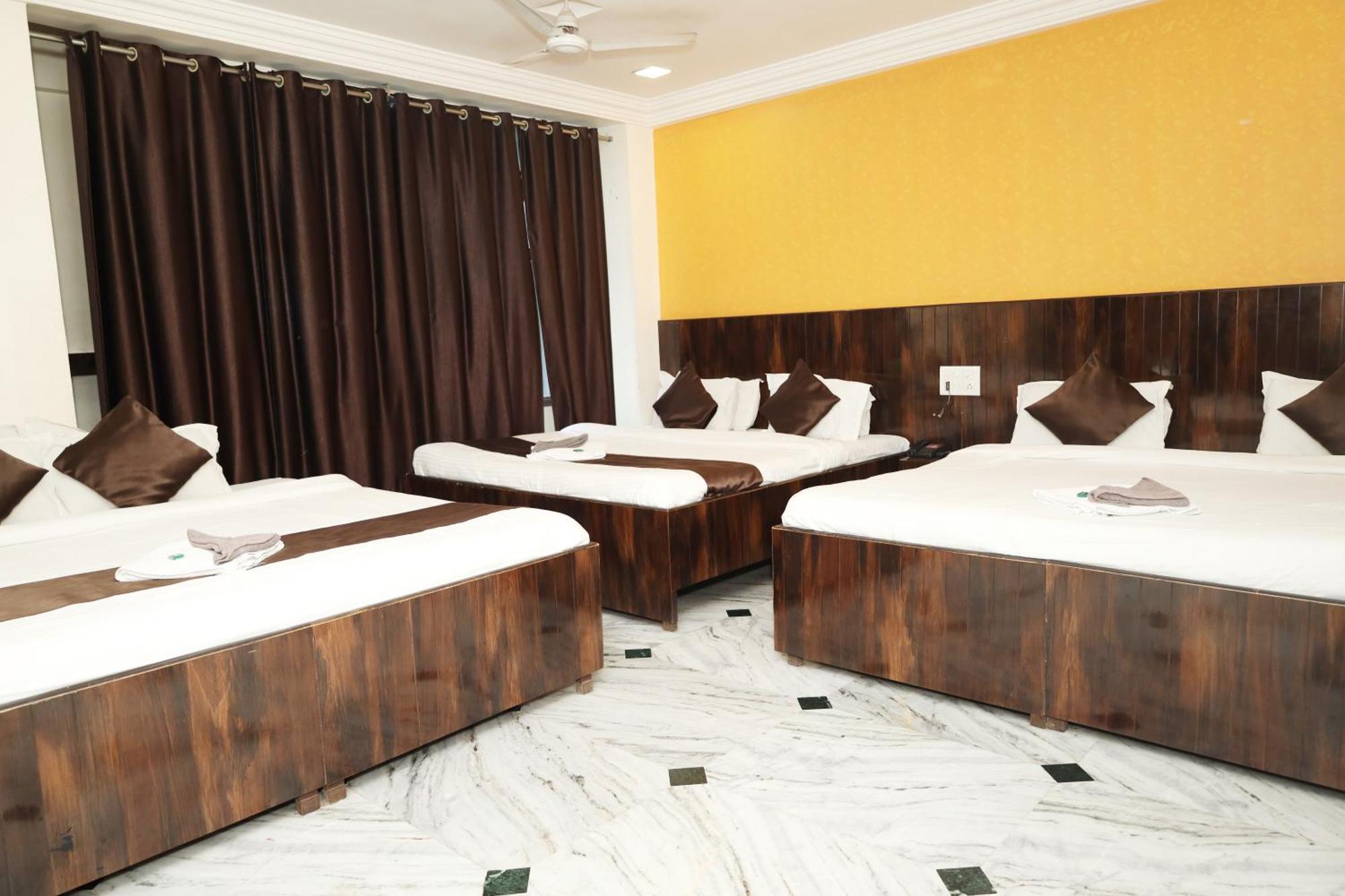 Hotel Sachidanand Ширді Екстер'єр фото