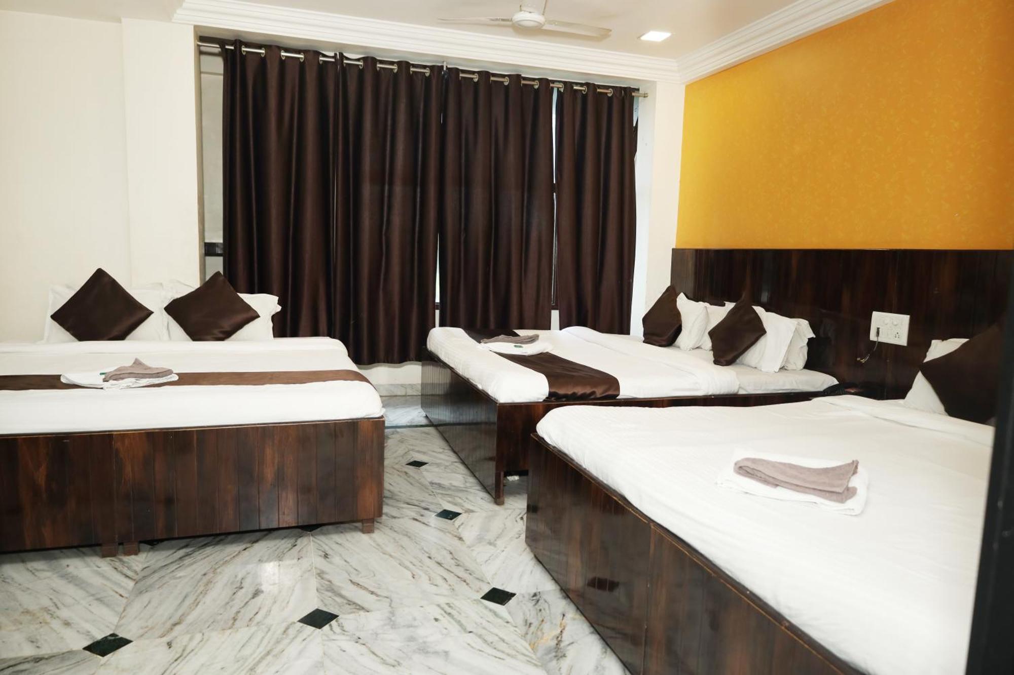 Hotel Sachidanand Ширді Екстер'єр фото