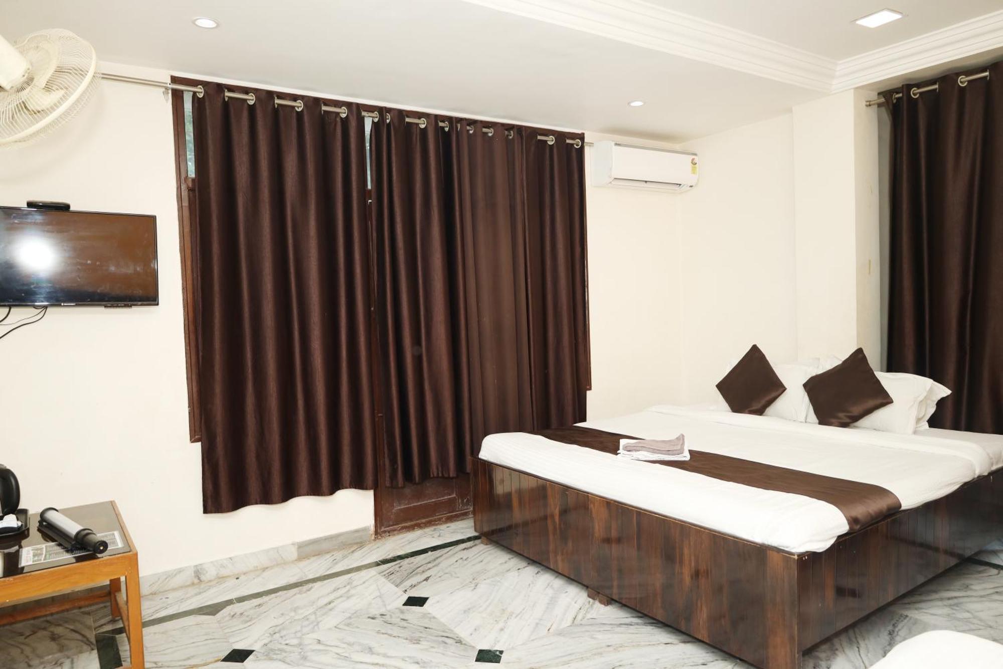 Hotel Sachidanand Ширді Екстер'єр фото