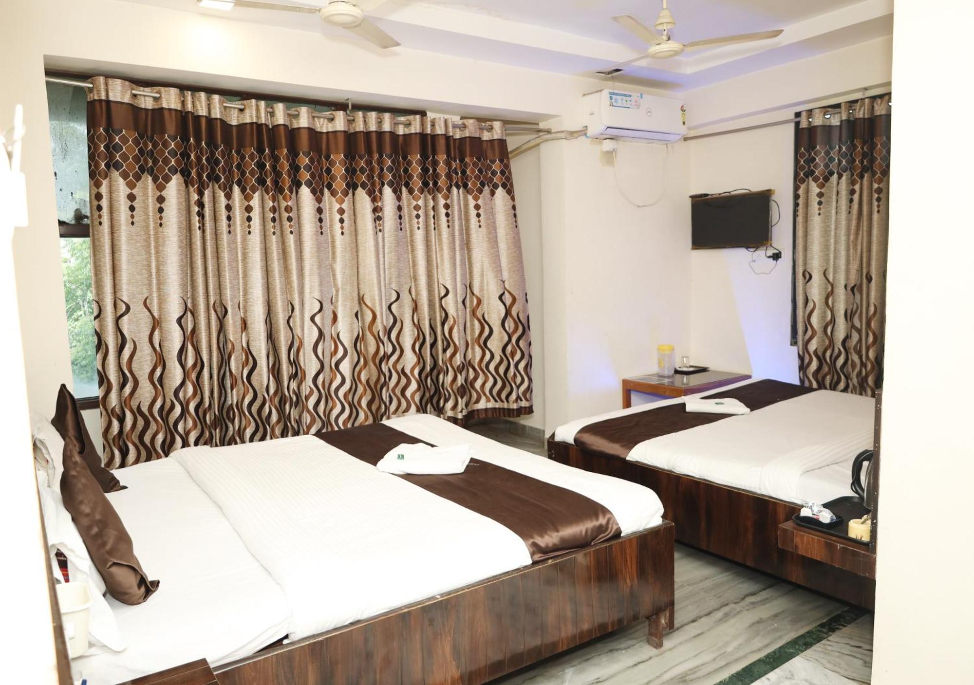 Hotel Sachidanand Ширді Екстер'єр фото