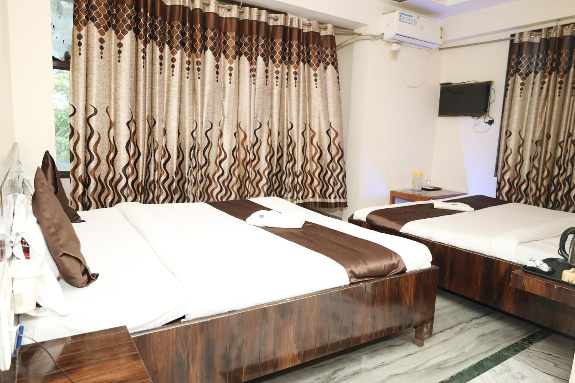 Hotel Sachidanand Ширді Екстер'єр фото