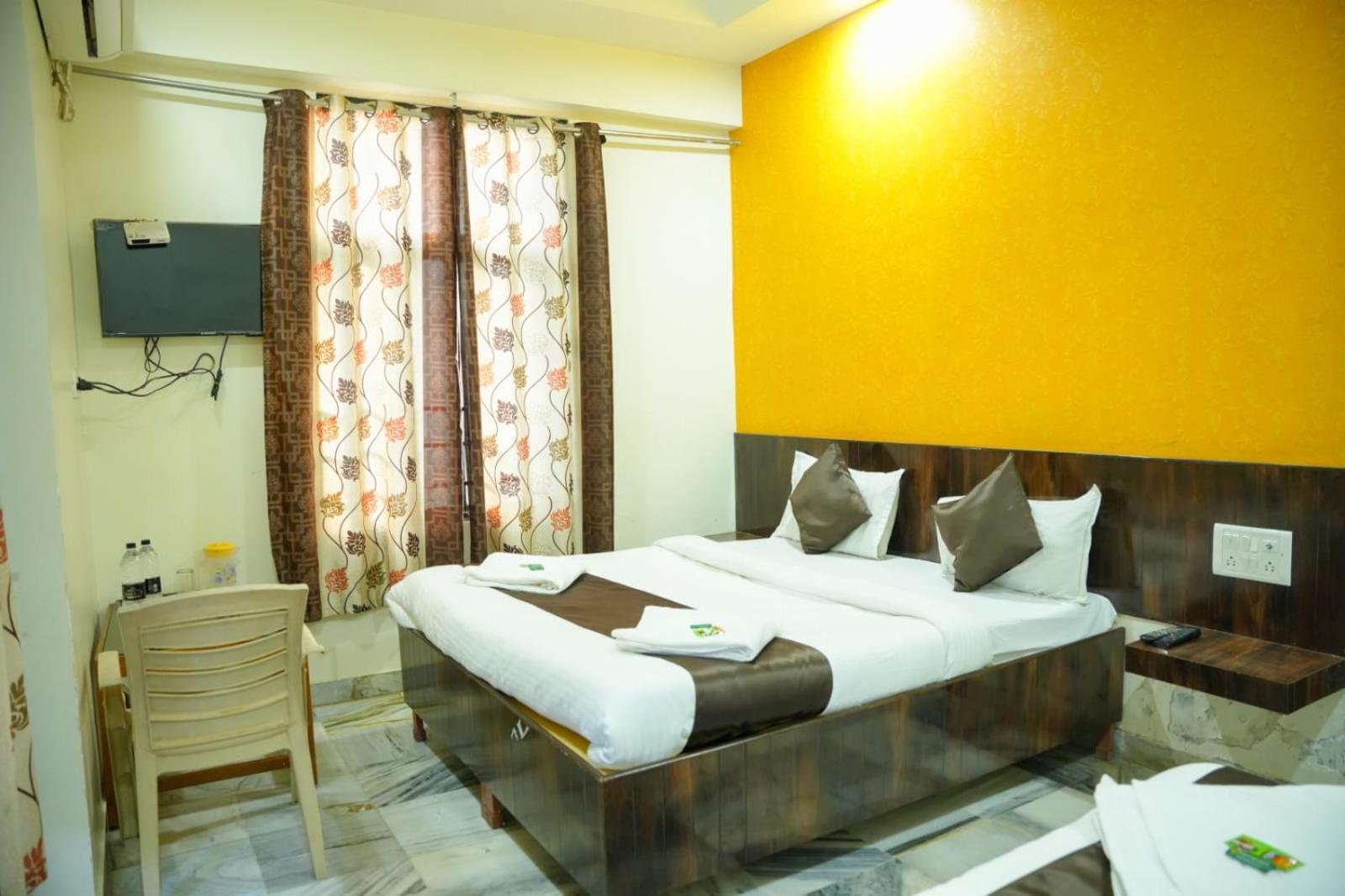 Hotel Sachidanand Ширді Екстер'єр фото