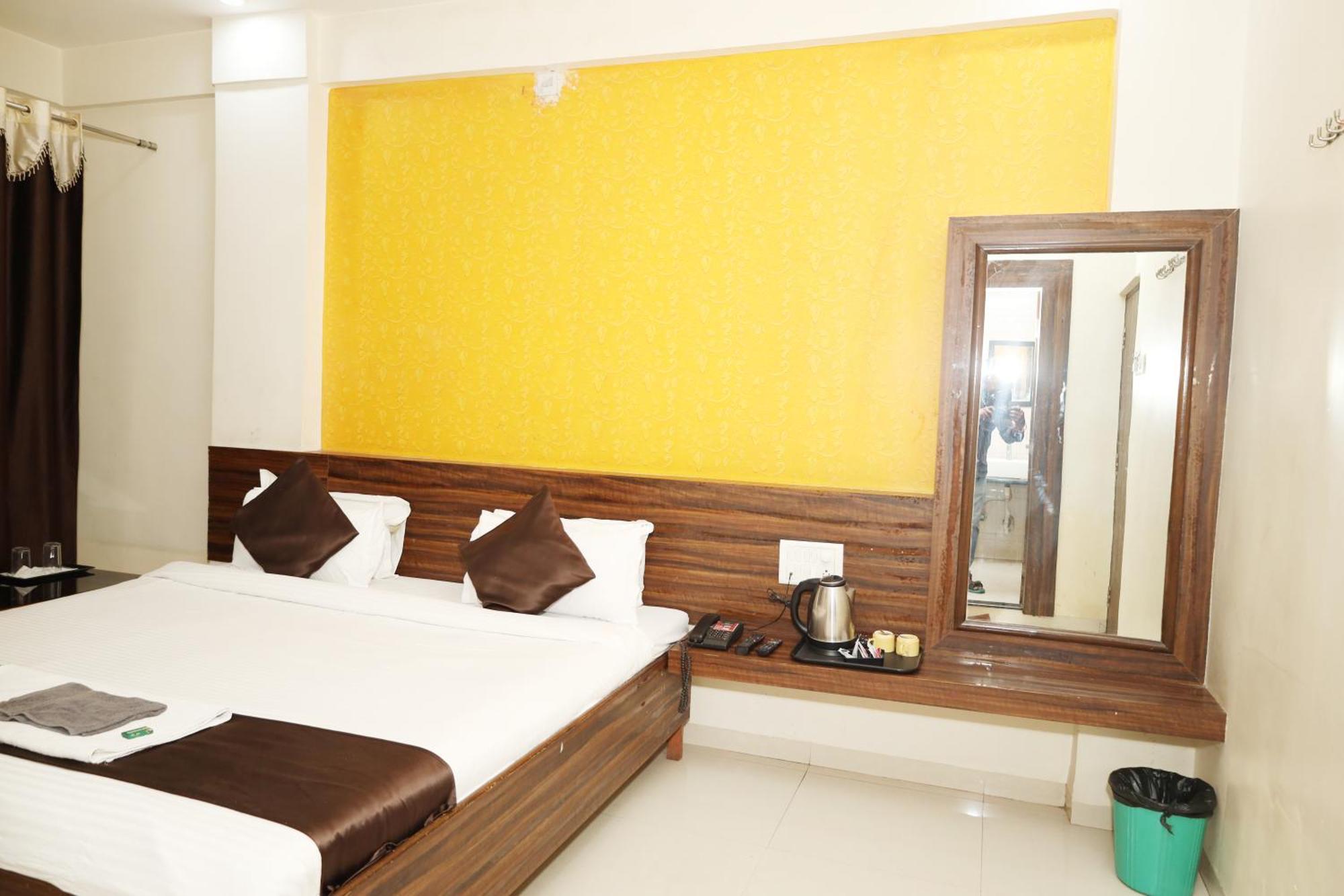 Hotel Sachidanand Ширді Екстер'єр фото